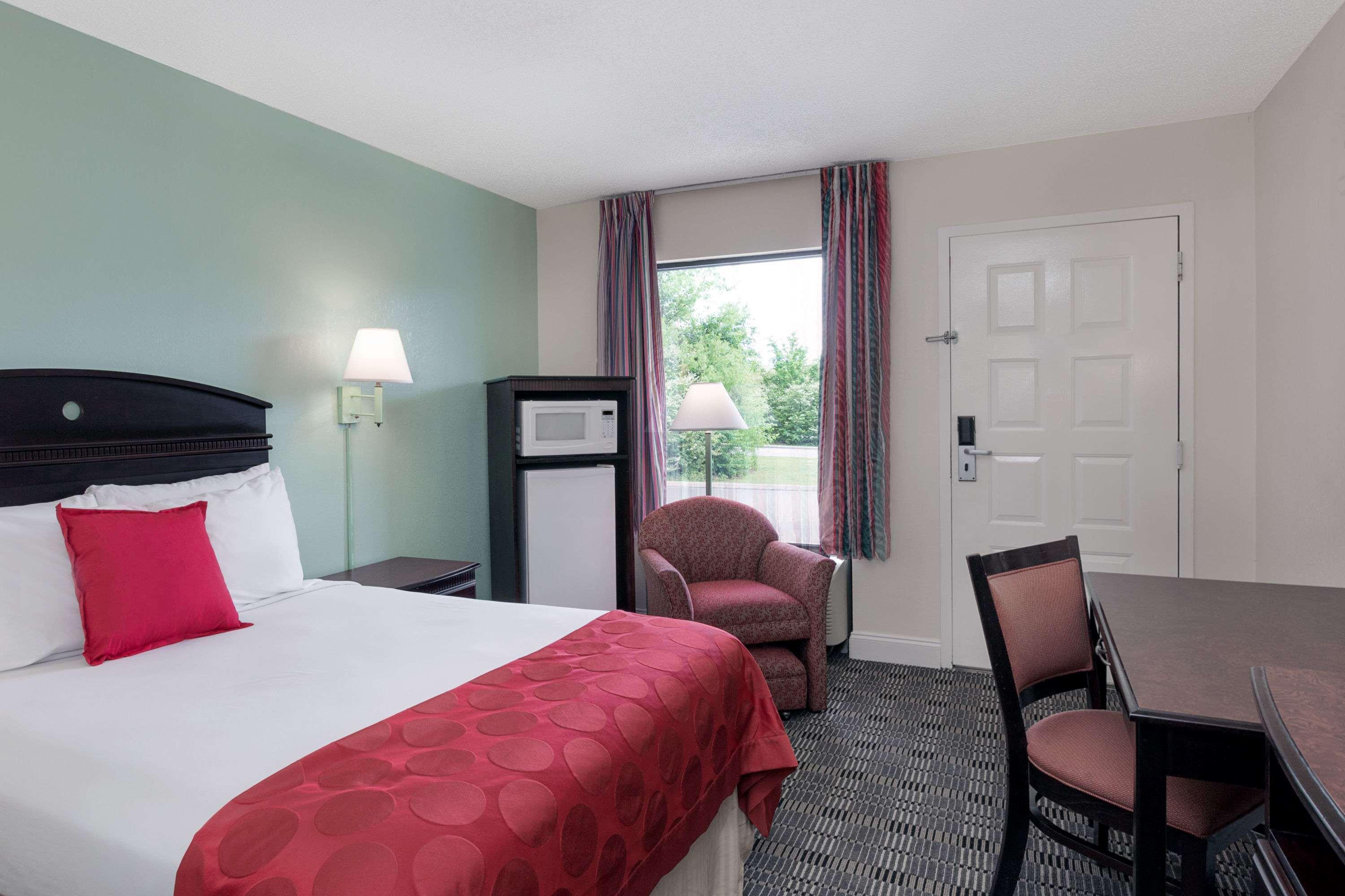 Hotel Ramada By Wyndham Pelham Exterior foto