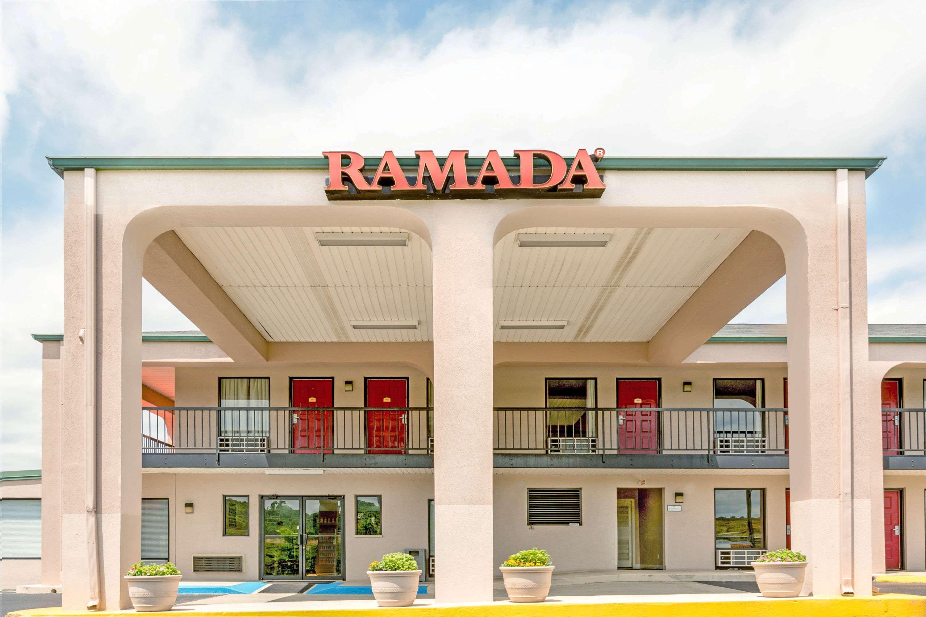 Hotel Ramada By Wyndham Pelham Exterior foto
