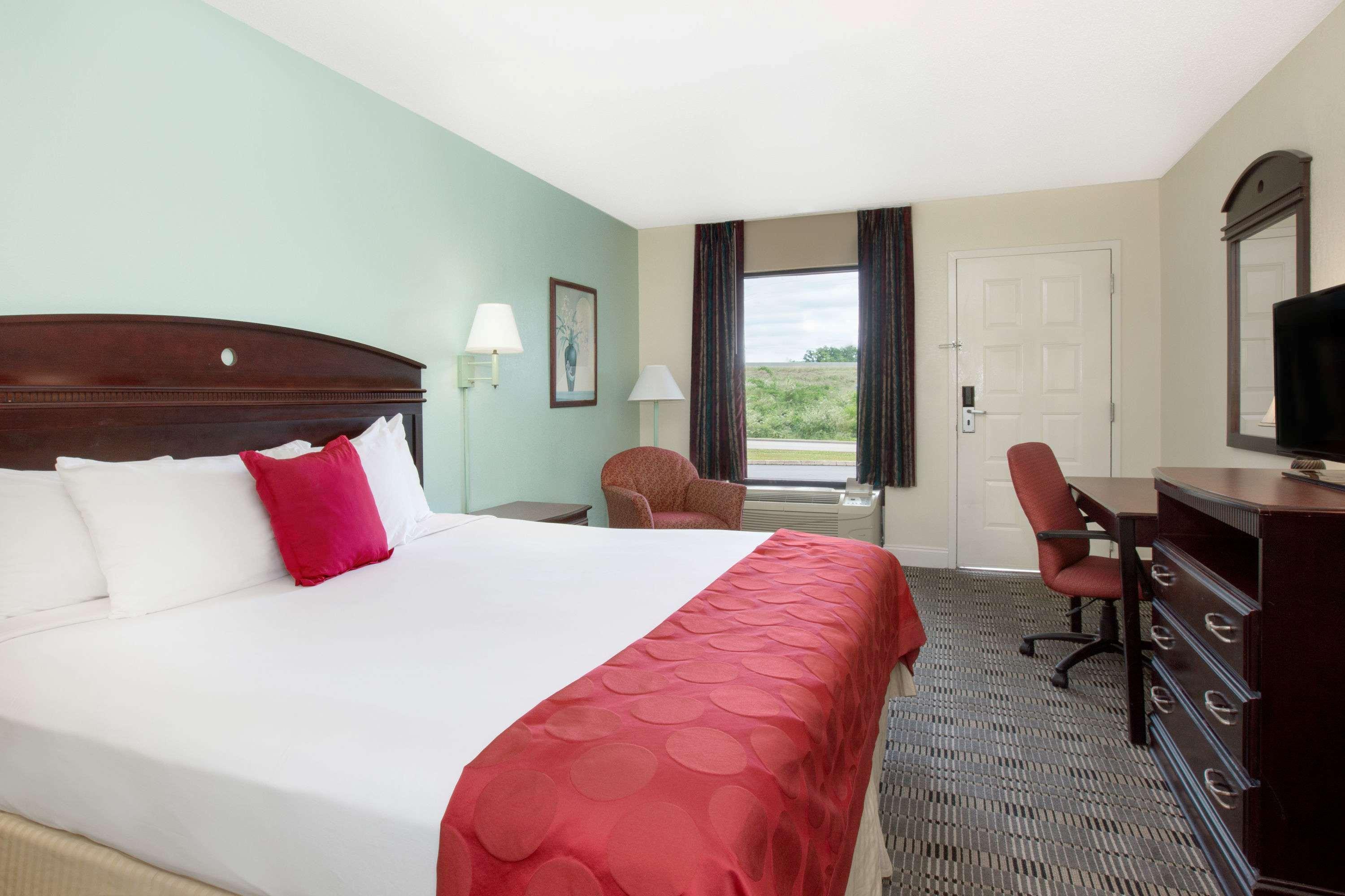 Hotel Ramada By Wyndham Pelham Exterior foto
